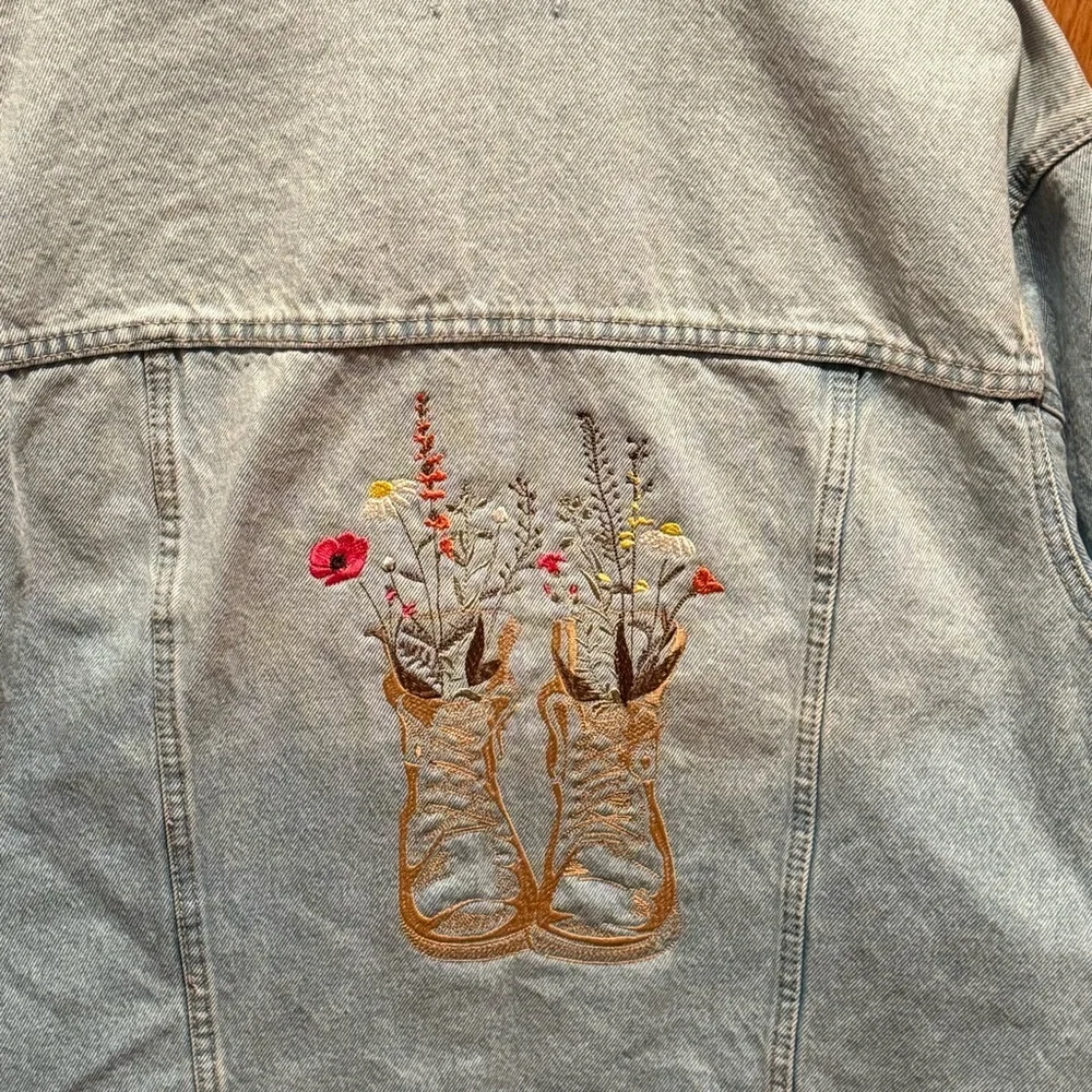 Boho Embroidered Jean Jacket Vintage Wash Floral Boots Back Western Cottagecore - Picture 2 of 9